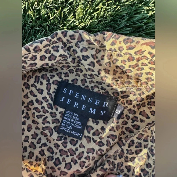 Spenser Jeremy Silk Cheetah print button down, size 6 - Picture 9 of 9